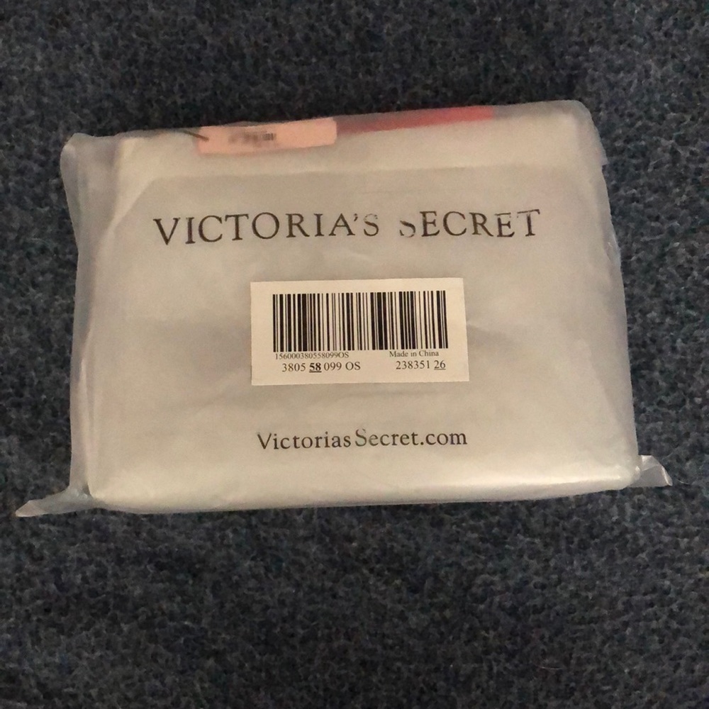 NWT—VS PINK waterproof makeup bag - Picture 7 of 8